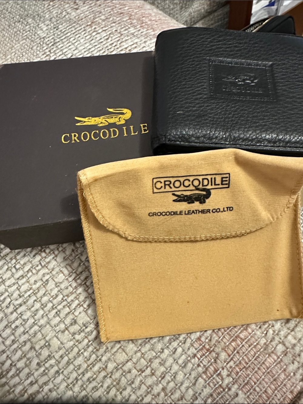 Crocodile Leather Company Limited Men's Black Leather Bifold Wallet